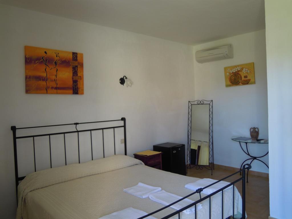 Agriturismo Candela Hotell Arzachena Rum bild